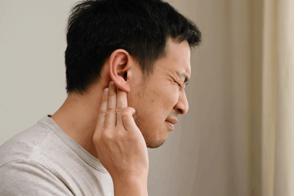耳鳴りの止め方完全ガイド！押すだけで効くツボ徹底解説
